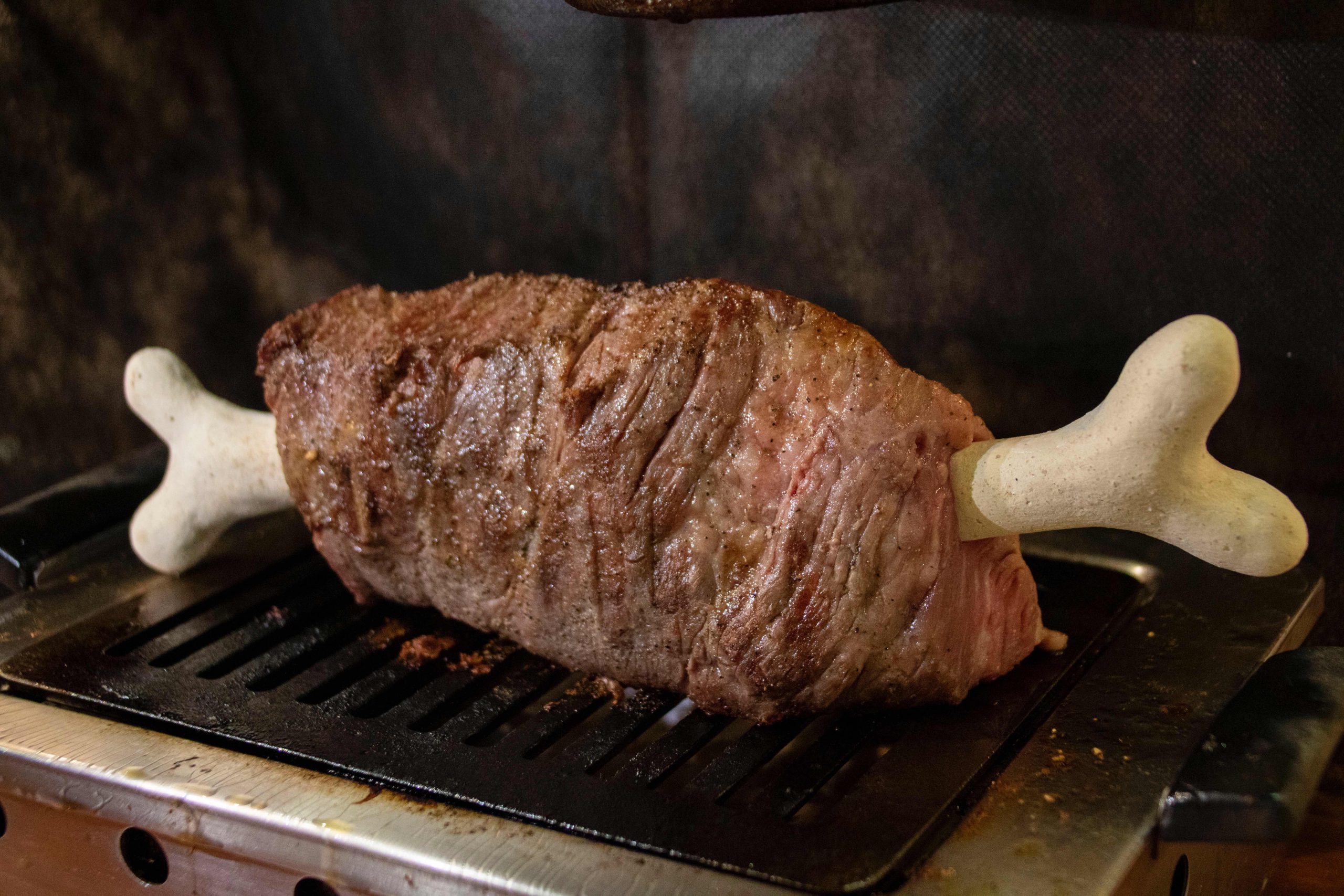 大阪焼肉 ホルモン ふたご から はみ出る 500gのマンガ肉が登場 舌肥 Shitakoe 大阪焼肉 ホルモン ふたご から はみ出る 500gのマンガ肉が登場