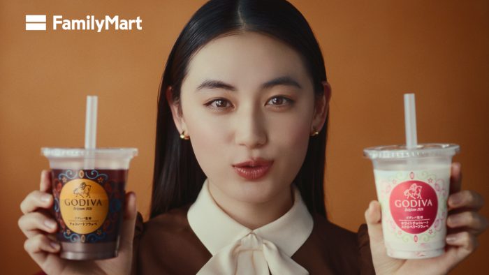ファミマ史上最高に濃厚なチョコレートフラッペにムチュ~!ファミマのゴディバ監修フラッペ新CMに俳優・八木莉可子さんが出演