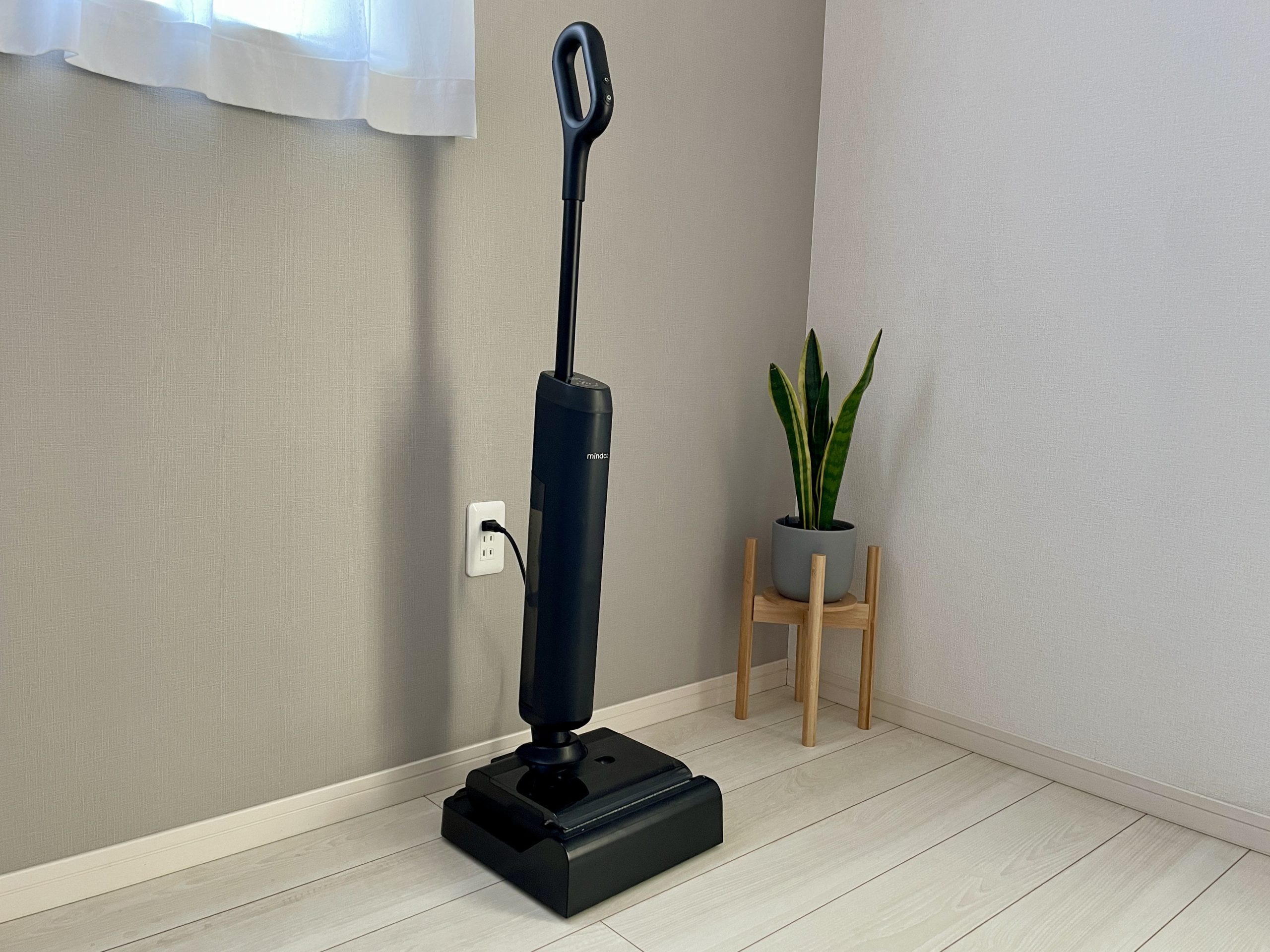 Aquasweep ホコリも液体も一度に吸い上げるオールインワン掃除機