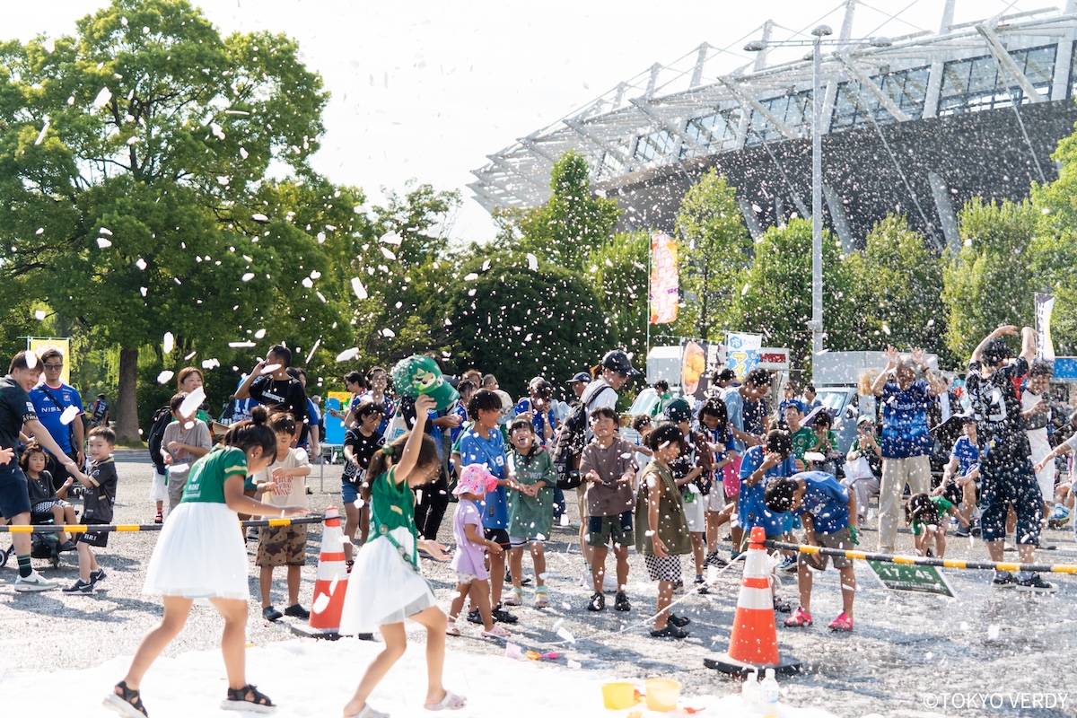 元気いっぱいの子どもたちが大はしゃぎ！ 水しぶきと笑顔があふれる